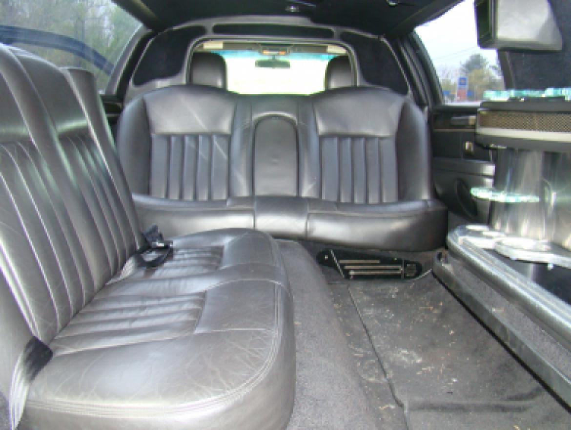 Photo of Limousine for sale: 2006 Lincoln Town Car Executive Limo 72&quot;