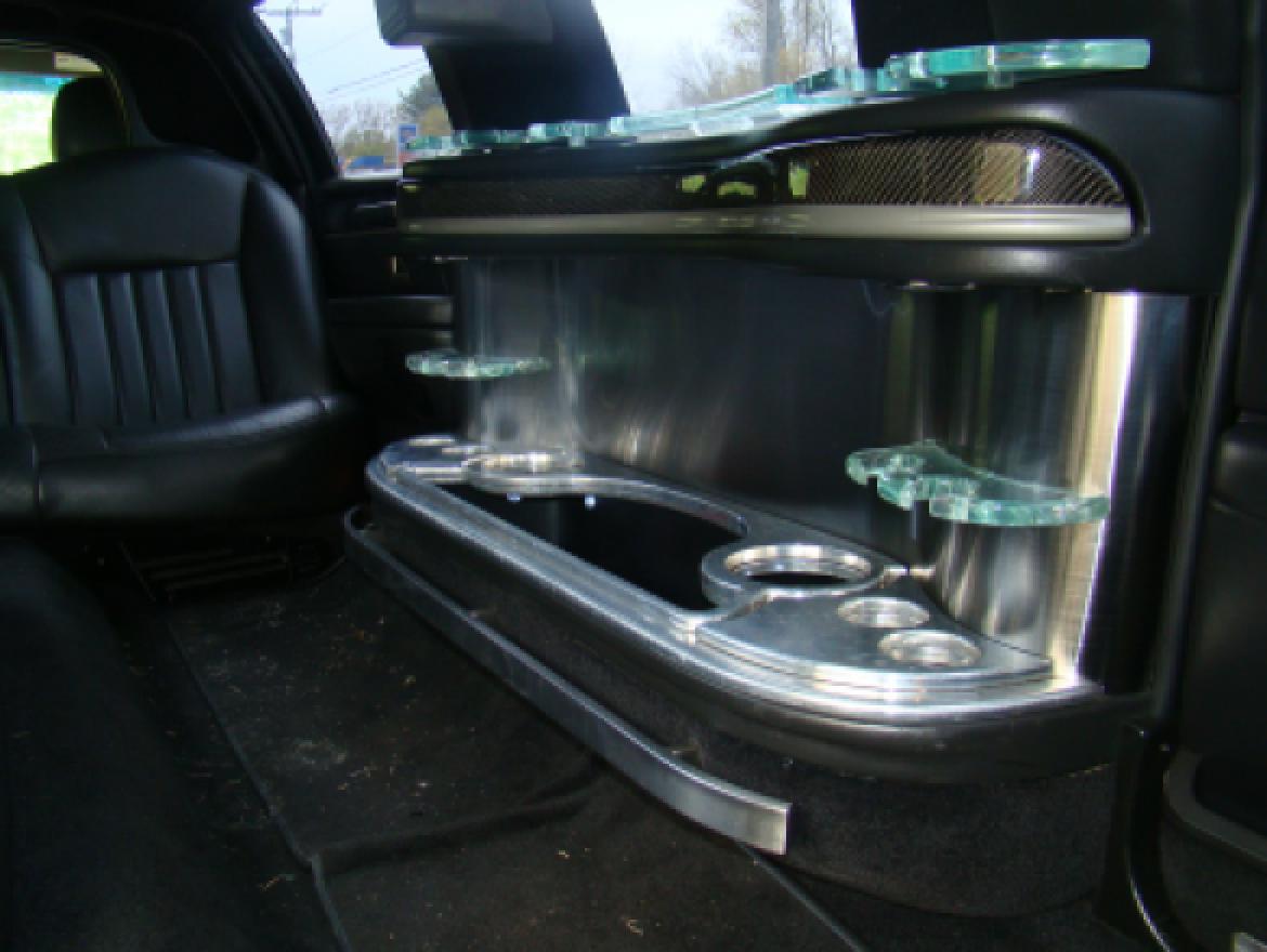 Photo of Limousine for sale: 2006 Lincoln Town Car Executive Limo 72&quot;
