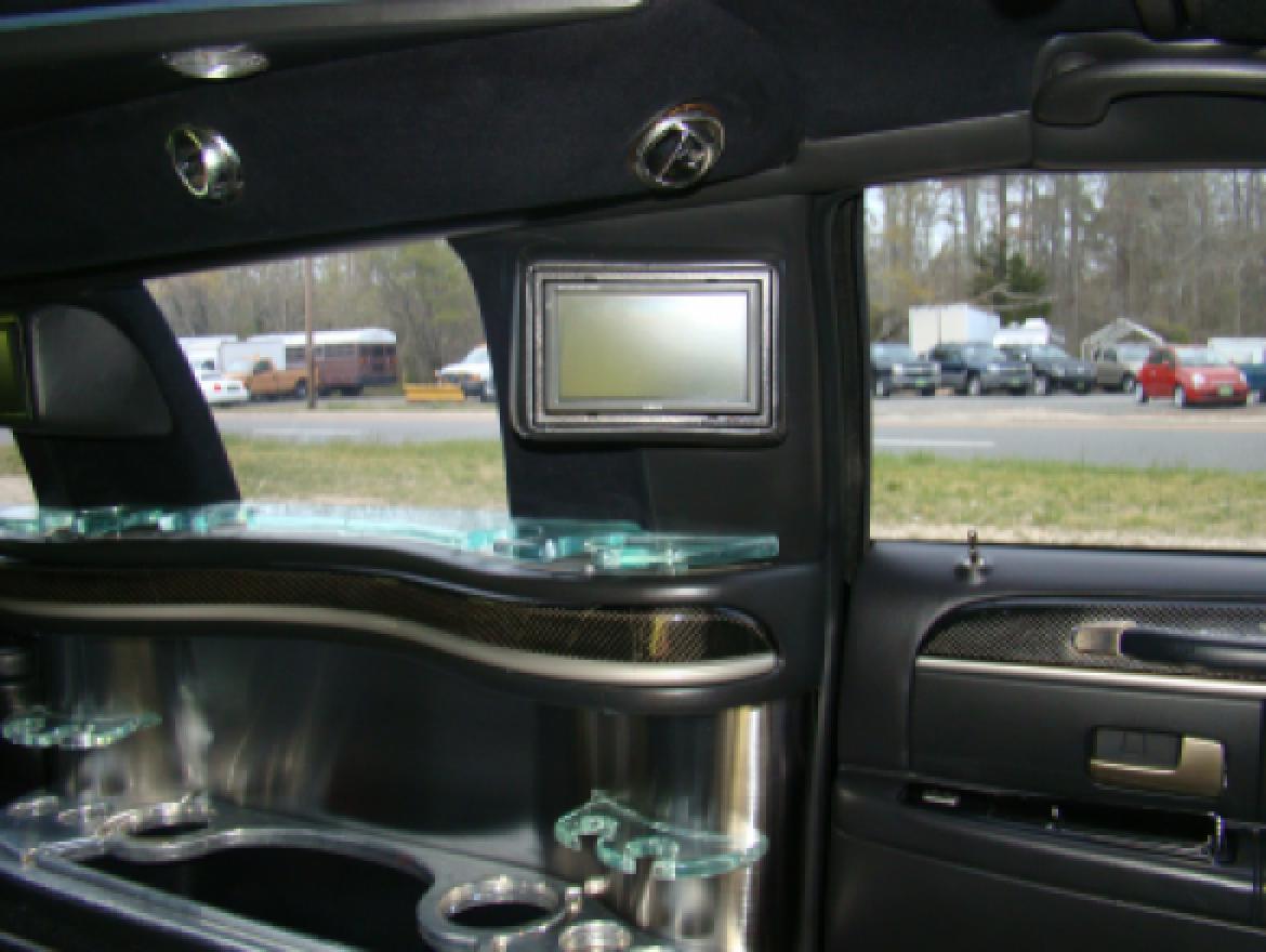 Photo of Limousine for sale: 2006 Lincoln Town Car Executive Limo 72&quot;