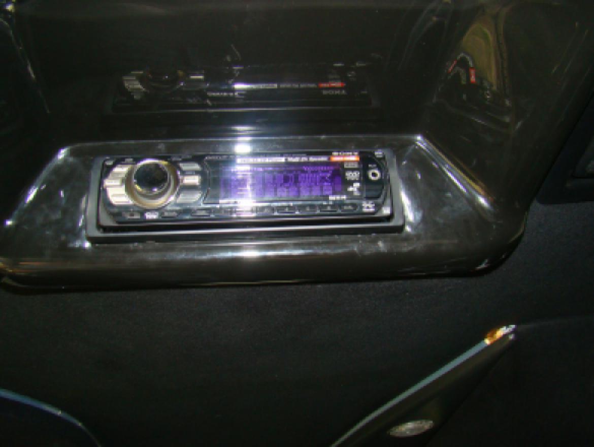 Photo of Limousine for sale: 2006 Lincoln Town Car Executive Limo 72&quot;