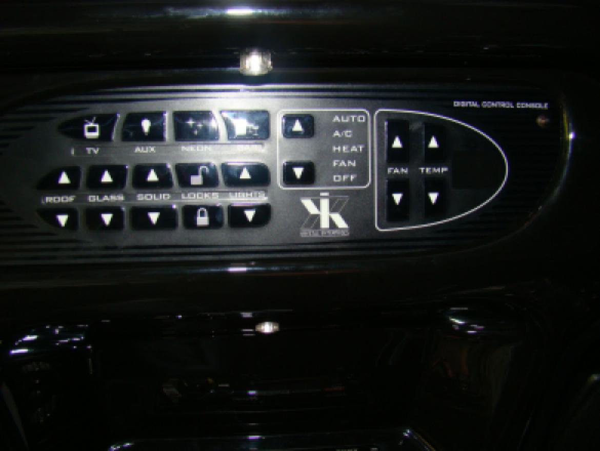 Photo of Limousine for sale: 2006 Lincoln Town Car Executive Limo 72&quot;