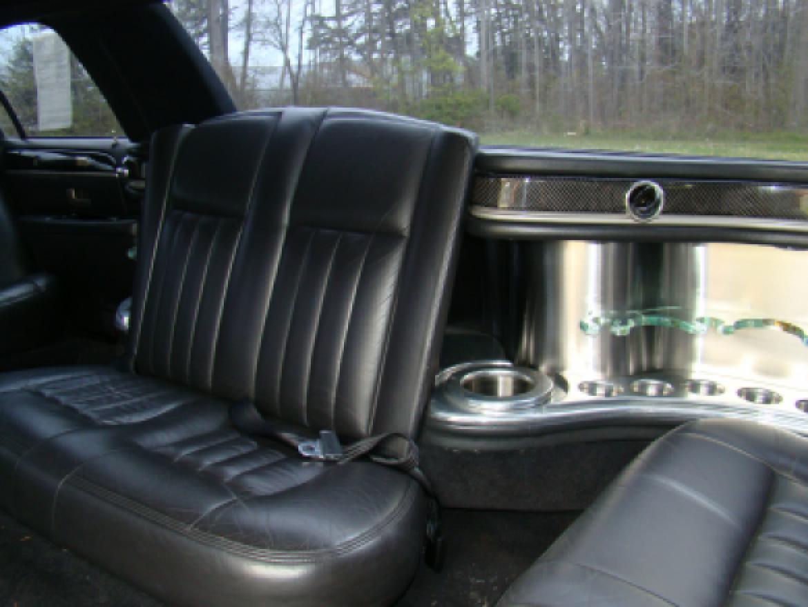 Photo of Limousine for sale: 2006 Lincoln Town Car Executive Limo 72&quot;