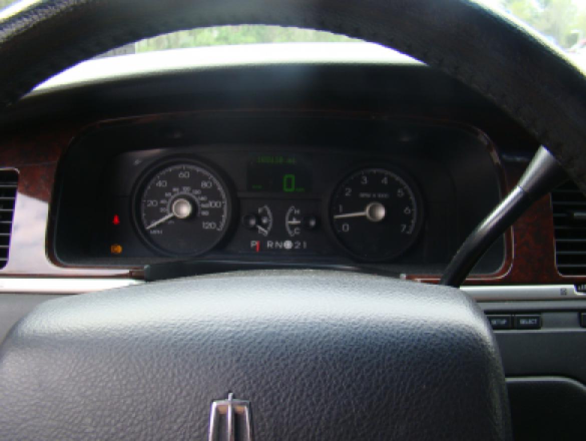 Photo of Limousine for sale: 2006 Lincoln Town Car Executive Limo 72&quot;