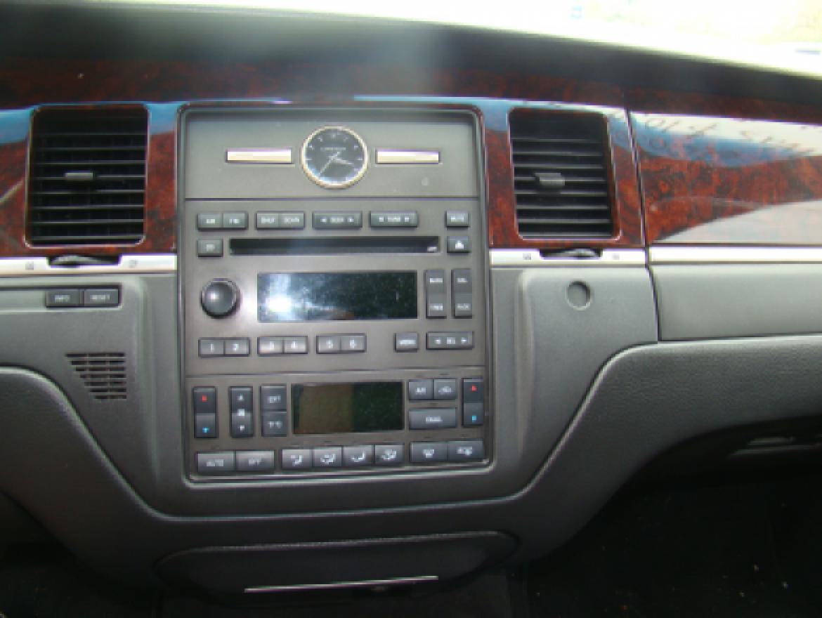 Photo of Limousine for sale: 2006 Lincoln Town Car Executive Limo 72&quot;