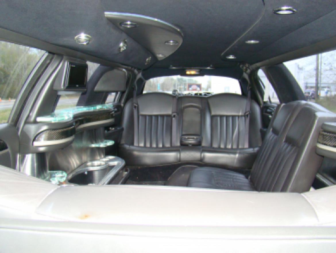 Photo of Limousine for sale: 2006 Lincoln Town Car Executive Limo 72&quot;