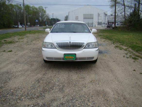 2004 Lincoln Town Car Executive Limo Limousine for Sale in Egg Harbor City, NJ - Photo 2