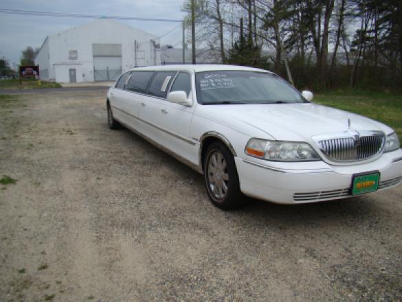 2004 Lincoln Town Car Executive Limo Limousine for Sale in Egg Harbor City, NJ - Photo 3