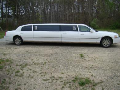 2004 Lincoln  Town Car Executive Limo Limousine for Sale in Egg Harbor City, New Jersey, US - Photo 4