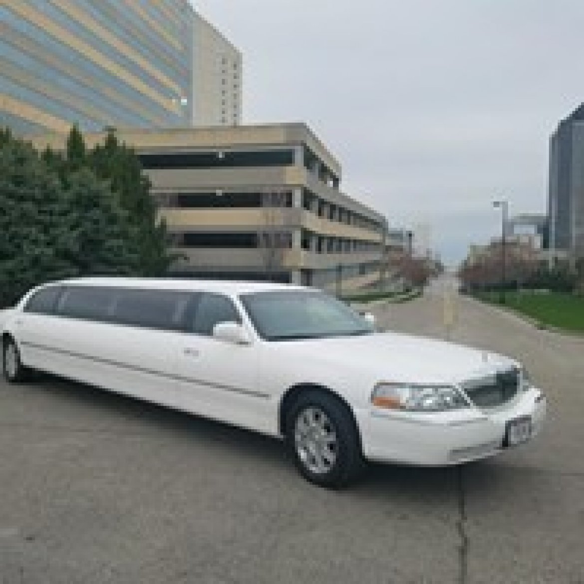 Limousine for sale: 2007 Lincoln Executive Coach 25&quot; by Executive Coach Builders