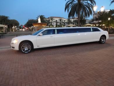 2014 Chrysler 140 Limousine for Sale in Irvine, CA - Photo 2