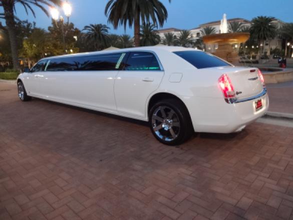 2014 Chrysler 140 Limousine for Sale in Irvine, CA - Photo 3