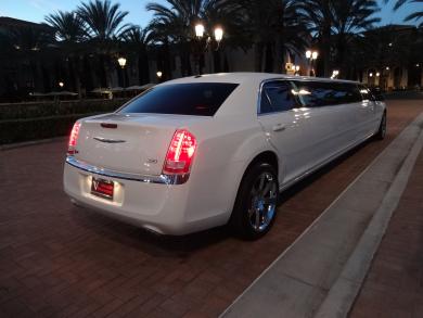 2014 Chrysler 140 Limousine for Sale in Irvine, California, US - Photo 4