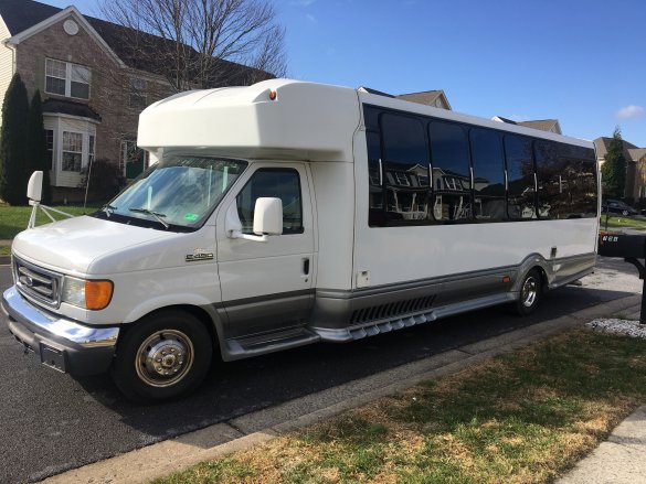 2007 Ford E450 Limo Bus for Sale in Martinsburg, WV - Main Photo