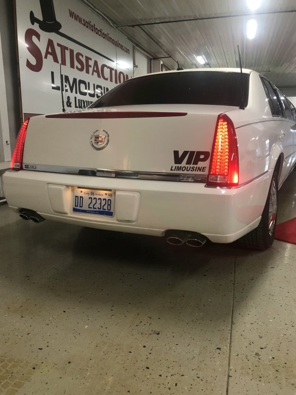 2007 Cadillac DTS Limousine for Sale in Lenox, MI - Photo 3