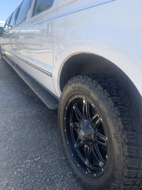 2002 Ford Excursion SUV Stretch for Sale in Fresno, CA - Photo 3