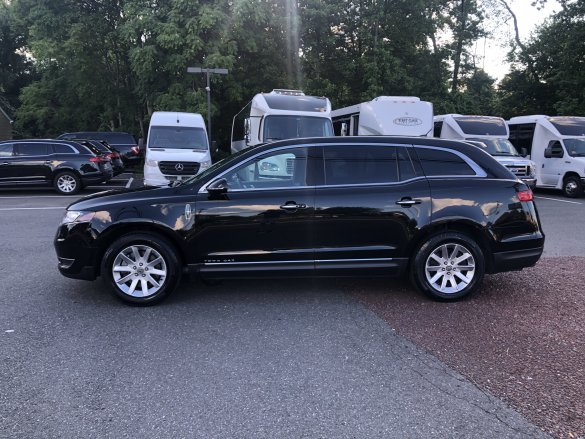 2018 Lincoln MKT - Town Car Sedan for Sale in Morganville, NJ - Photo 3