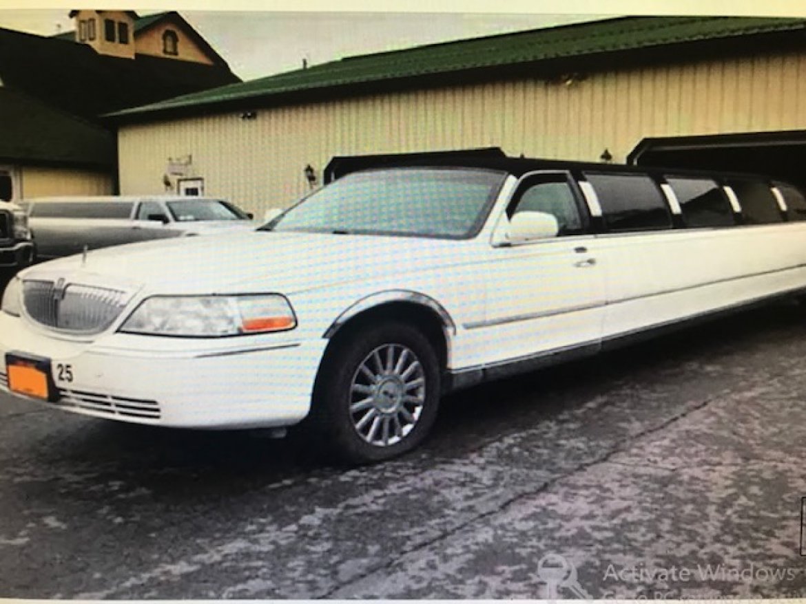 Limousine for sale: 2003 Lincoln Town Car 140&quot; by poss. Royal