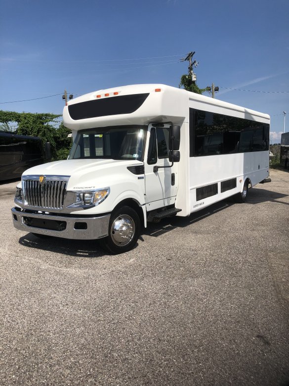 2013 International 3200 Limo Bus for Sale in Glen Burnie, MD - Photo 3