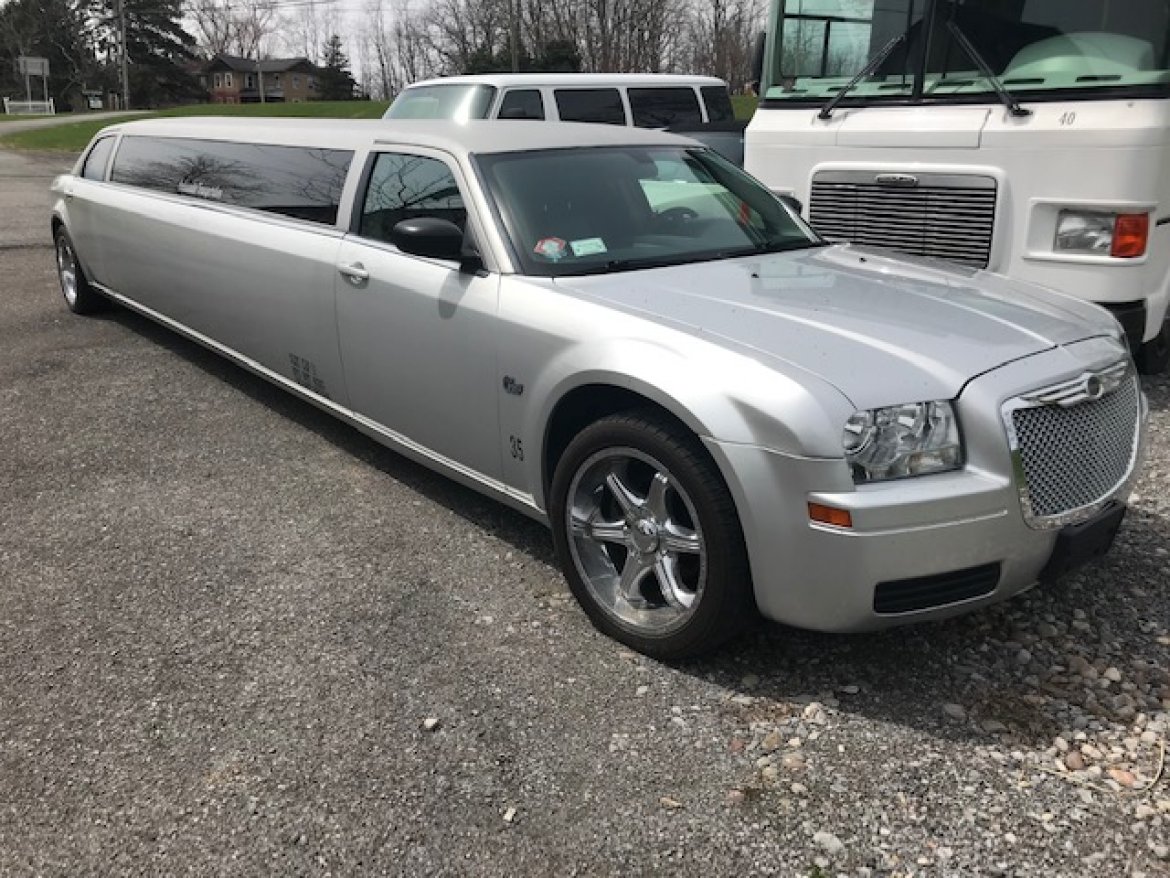 Limousine for sale: 2007 Chrysler 2 Chrysler 300&#039;s by Great Lakes &amp; Imperial