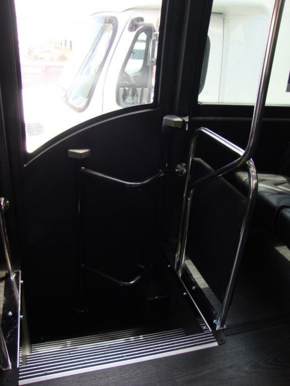 Executive Shuttle for Sale in CARSON, CA - Photo 14