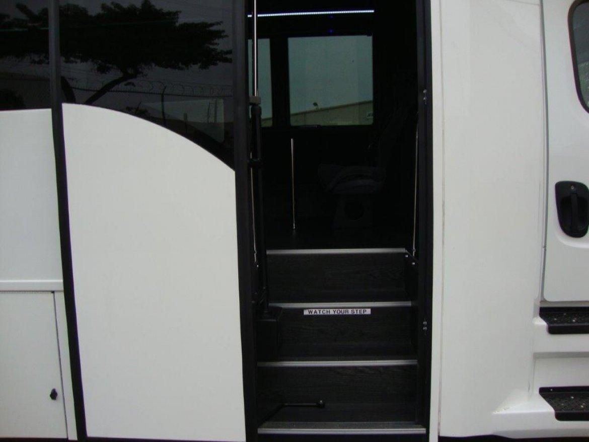 Executive Shuttle for Sale in CARSON, CA - Photo 35