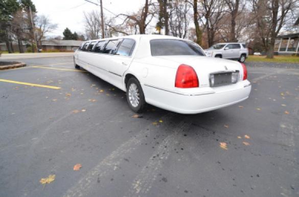 2006 Lincoln Town Car Limousine for Sale in North East, PA - Photo 2