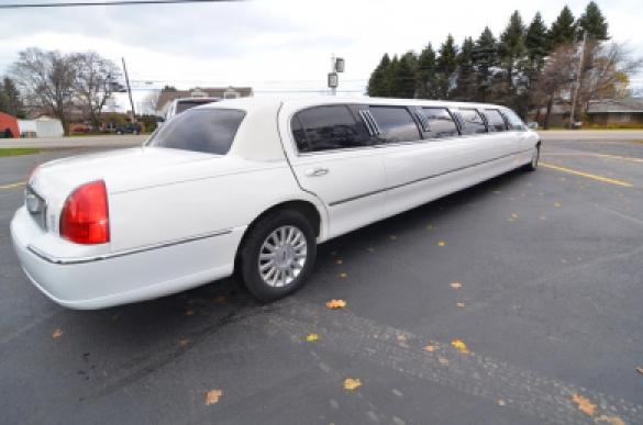 2006 Lincoln Town Car Limousine for Sale in North East, PA - Photo 3