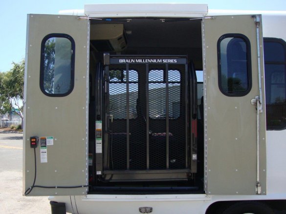 2002 Ford E-450 Super Duty Paratransit Shuttle Bus for Sale in CARSON, CA - Photo 2