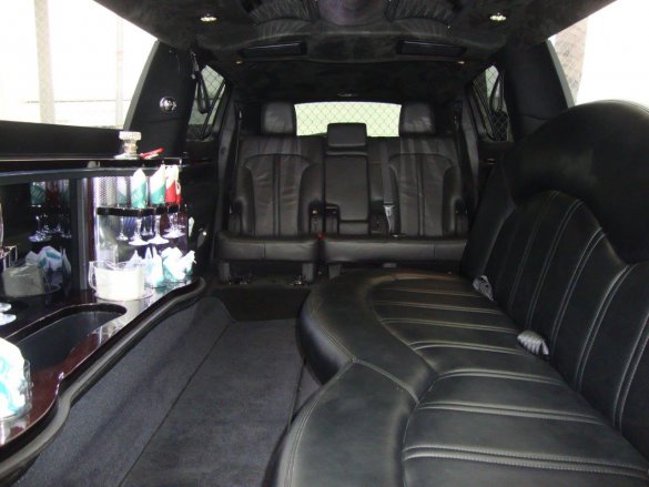 2015 Lincoln MKT 120" CL 5-Door Limousine Limousine for Sale in CARSON, CA - Main Photo