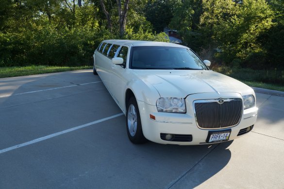 2005 Chrysler 300 Limousine for Sale in Wentzville, MO - Main Photo