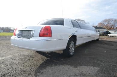 2007 Lincoln Town Car Limousine for Sale in North East, PA - Photo 2