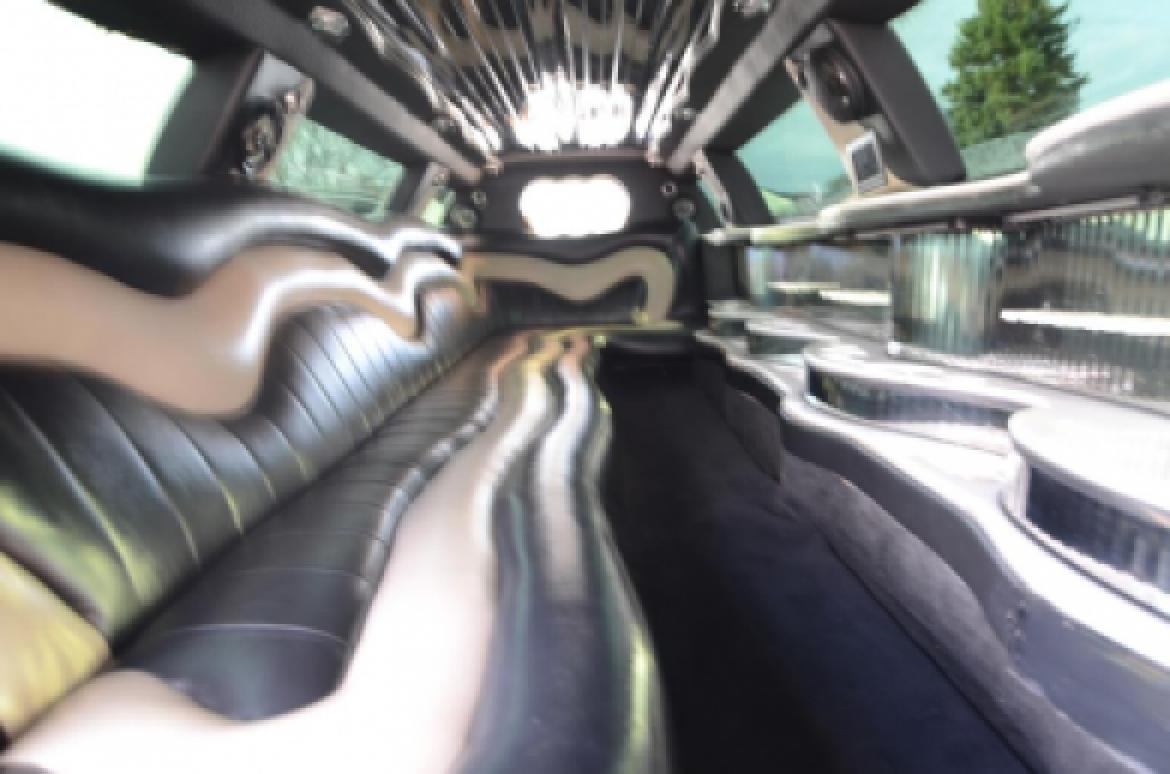 Photo of Limousine for sale: 2007 Lincoln Town Car 180" by Signature