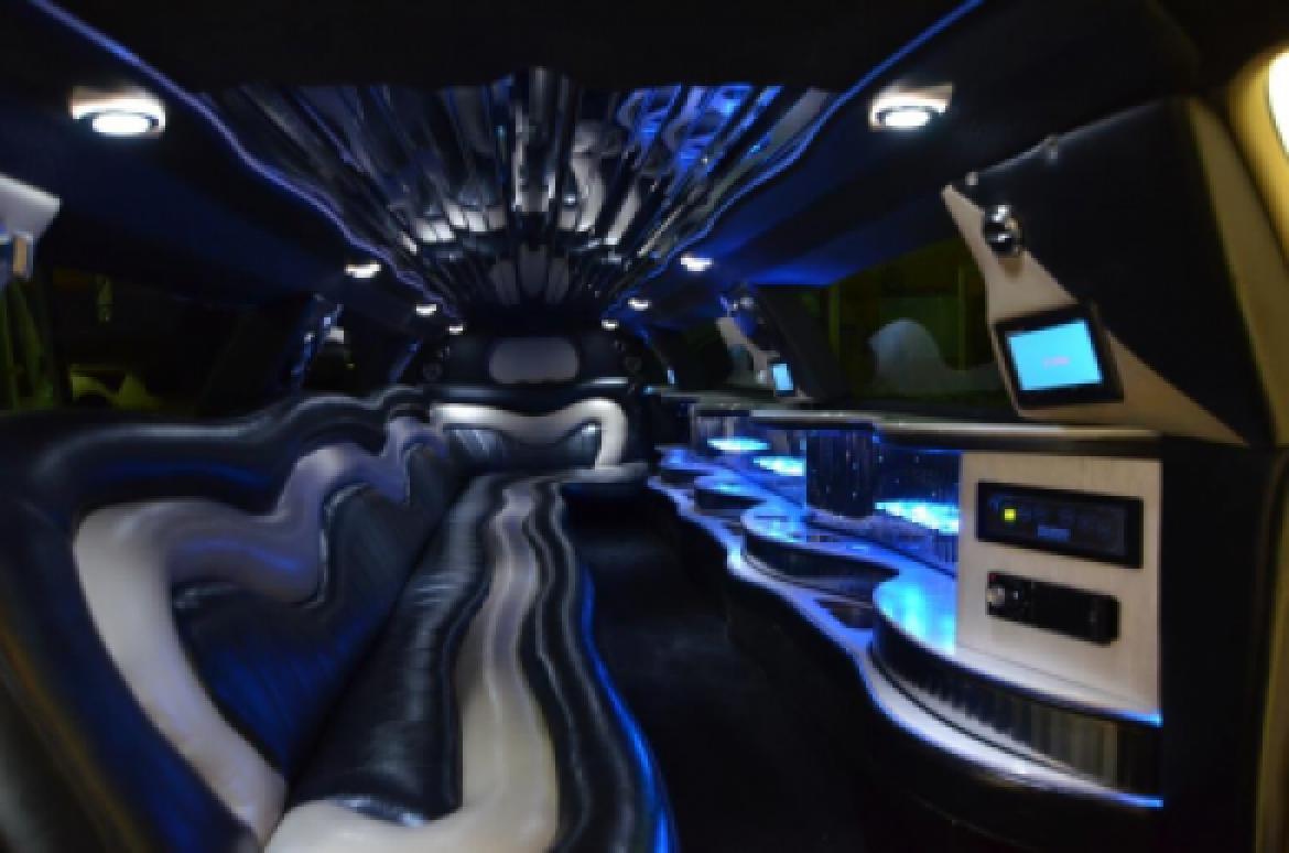 Photo of Limousine for sale: 2007 Lincoln Town Car 180" by Signature