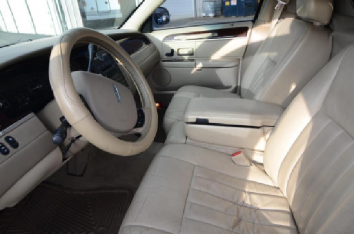 Photo of Limousine for sale: 2007 Lincoln Town Car 180" by Signature