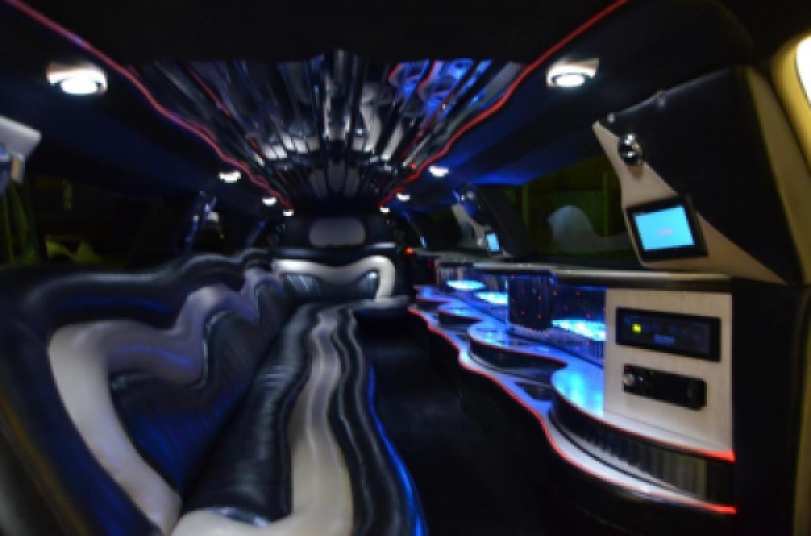 Photo of Limousine for sale: 2007 Lincoln Town Car 180" by Signature