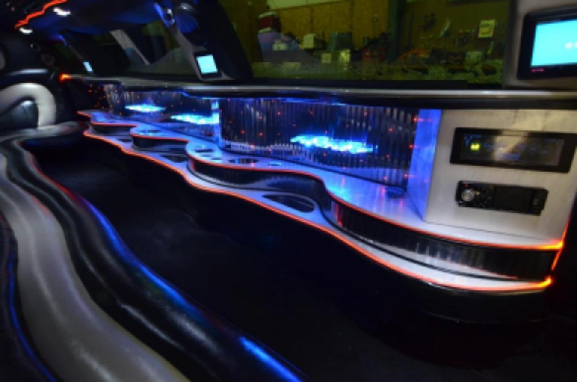 Photo of Limousine for sale: 2007 Lincoln Town Car 180" by Signature