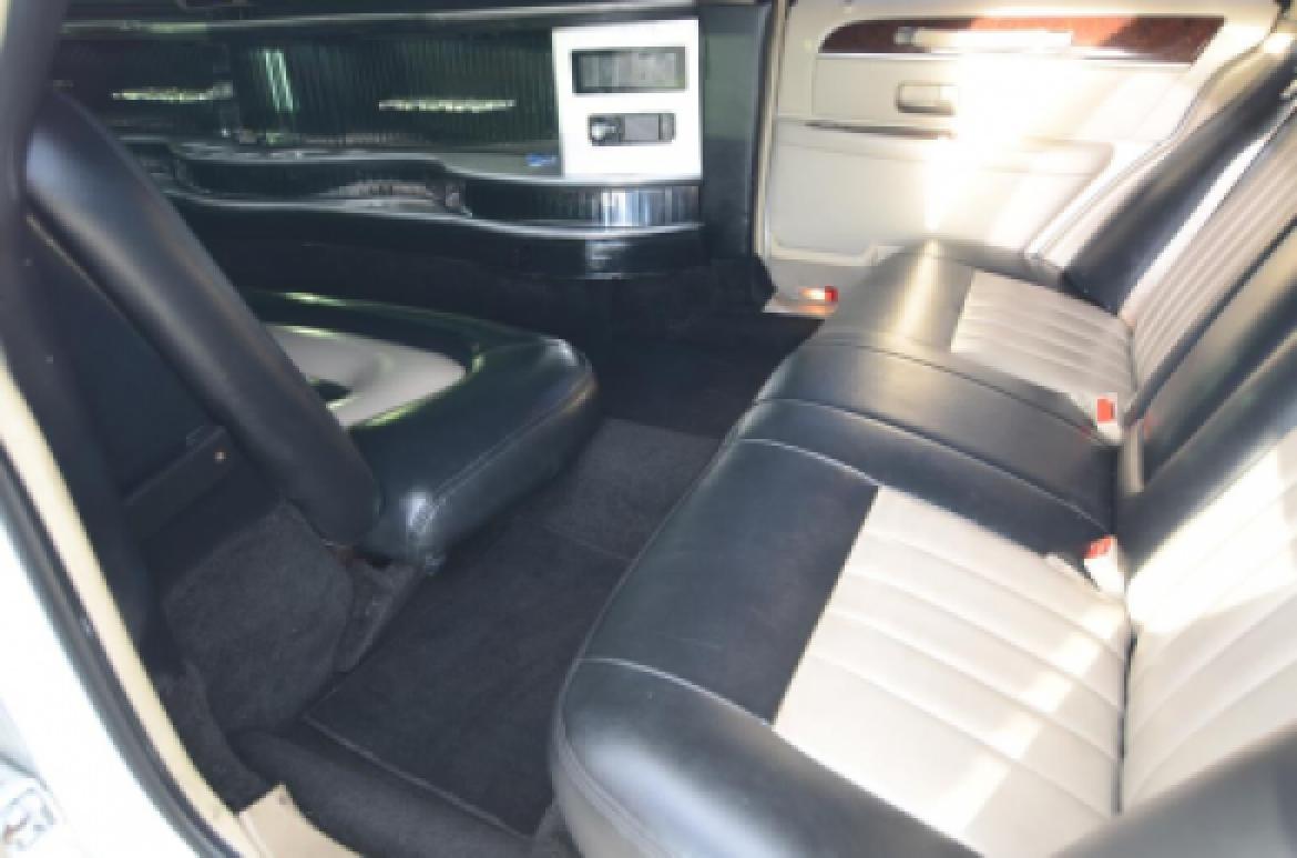 Photo of Limousine for sale: 2007 Lincoln Town Car 180" by Signature