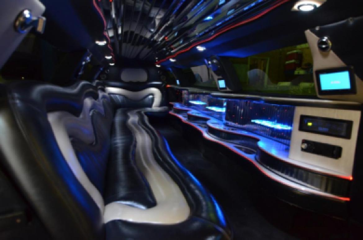 Photo of Limousine for sale: 2007 Lincoln Town Car 180" by Signature
