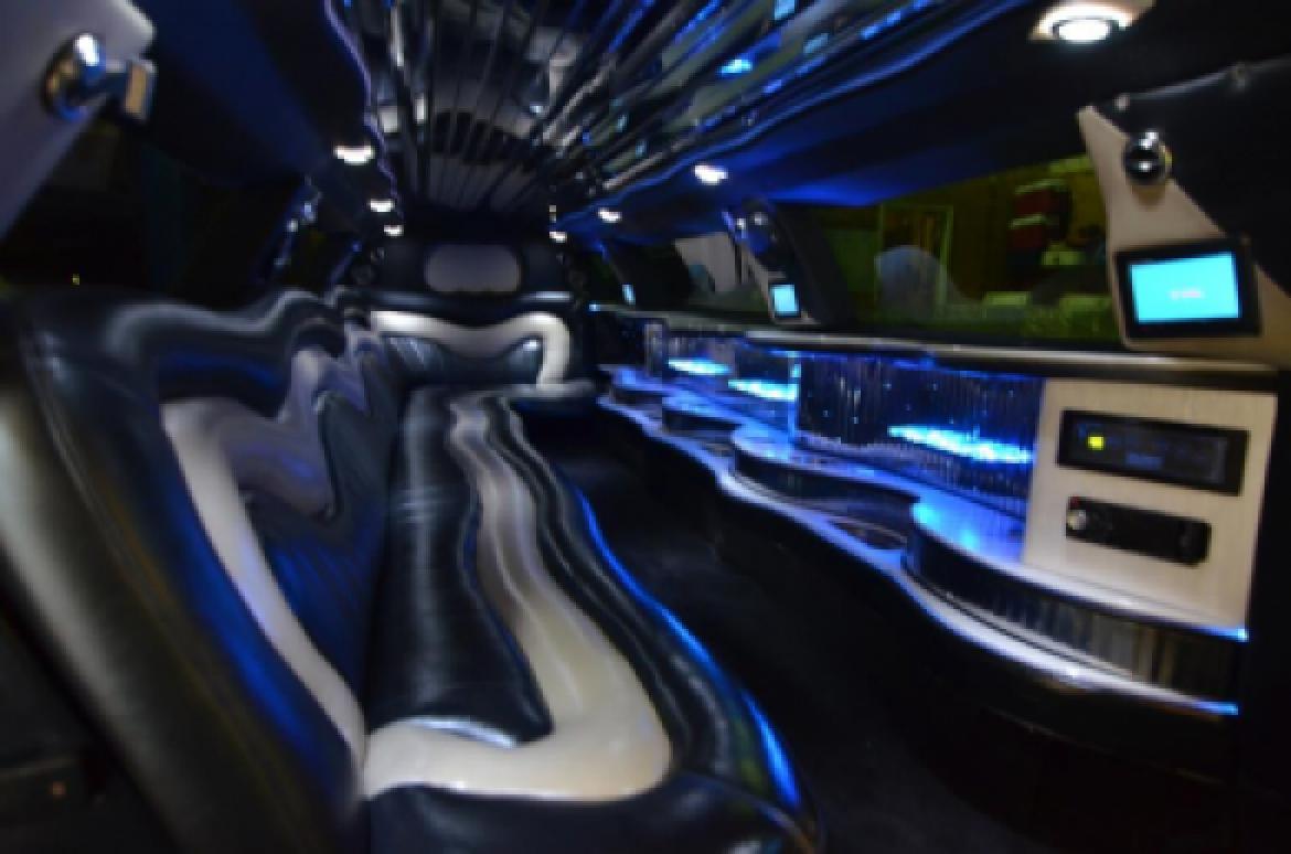 Photo of Limousine for sale: 2007 Lincoln Town Car 180" by Signature