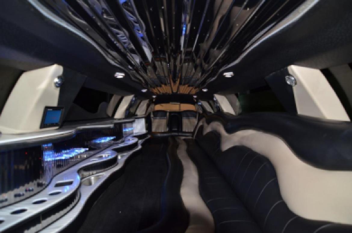 Photo of Limousine for sale: 2007 Lincoln Town Car 180" by Signature