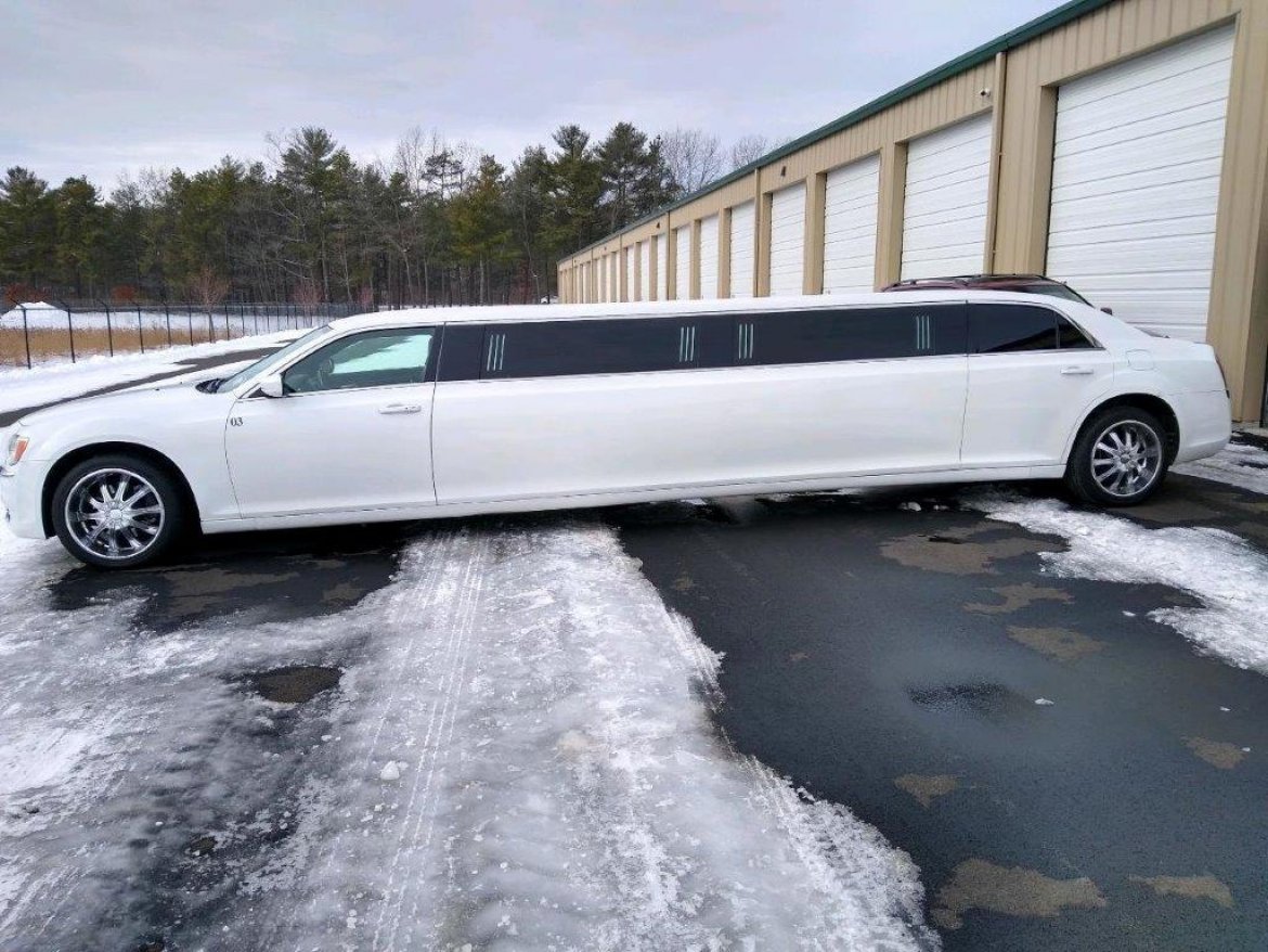 Limousine for Sale in Glens Falls, NY - Photo 5
