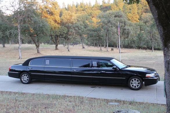 2006 Lincoln Town Car Limousine for Sale in Nevada City, CA - Main Photo