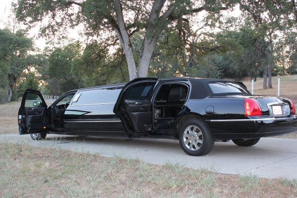 2006 Lincoln Town Car Limousine for Sale in Nevada City, CA - Photo 2