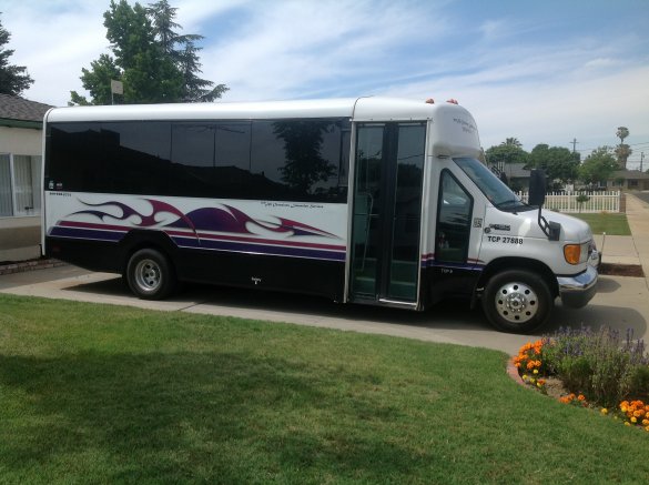 2005 Ford E450 Limo Bus for Sale in Turlock, CA - Photo 2