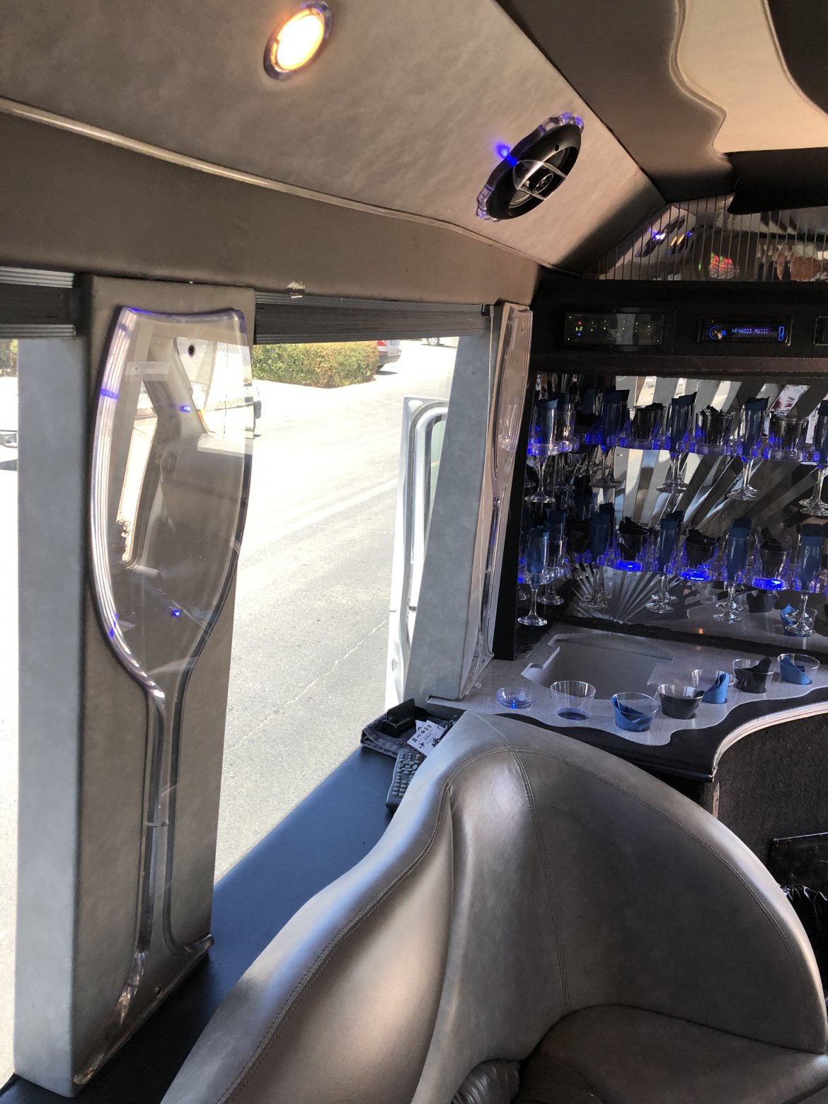 Limo Bus for Sale in Turlock, CA - Photo 5