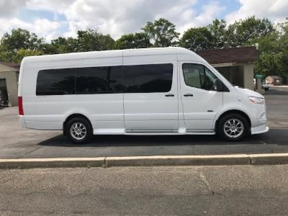 2019 Mercedes-Benz 3500 Super Single Sprinter for Sale in Oaklyn, NJ - Photo 2
