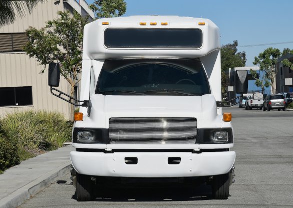 2004 Chevrolet 5500 Limo Bus for Sale in Fontana, CA - Photo 2