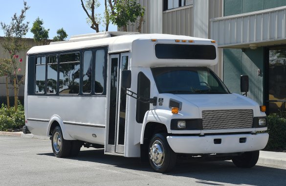 2004 Chevrolet 5500 Limo Bus for Sale in Fontana, CA - Main Photo