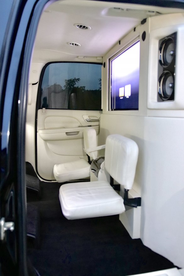 2011 Cadillac Escalade CEO SUV Mobile Office for Sale in cranston, RI - Photo 3