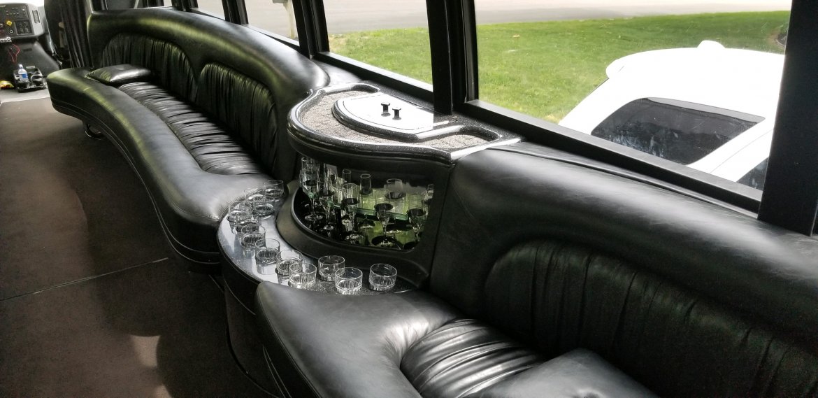 Limo Bus for Sale in Carmel, IN - Photo 5